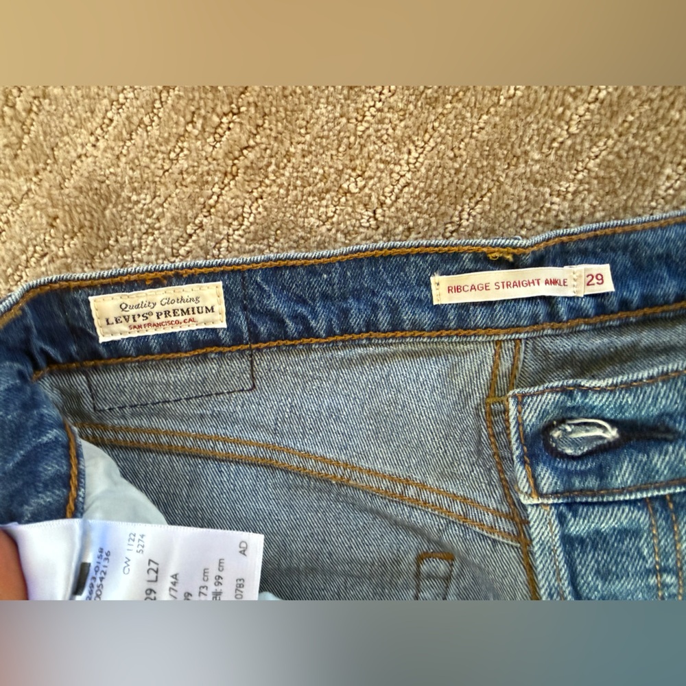 Levi's Premium Ribcage Straight Ankle High Rise Jeans - Picture 4 of 5
